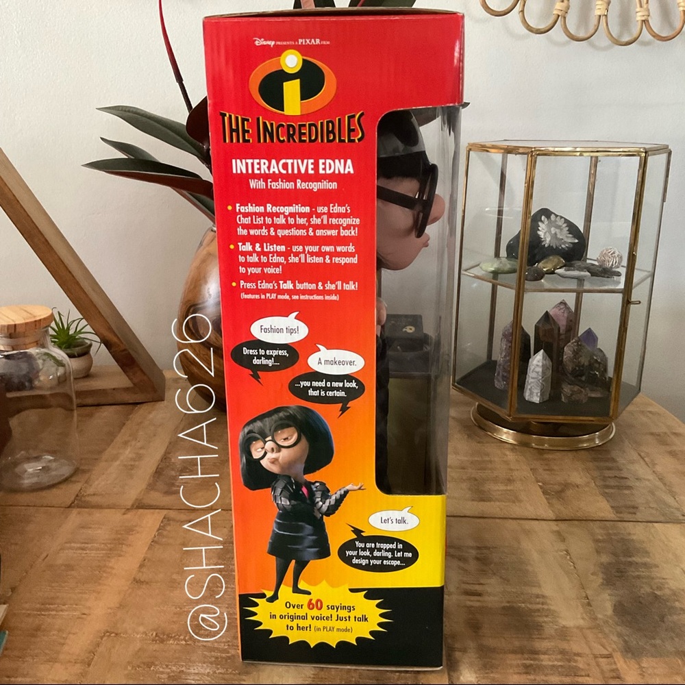 The Incredibles Interactive Edna Mode Doll - Picture 4 of 4